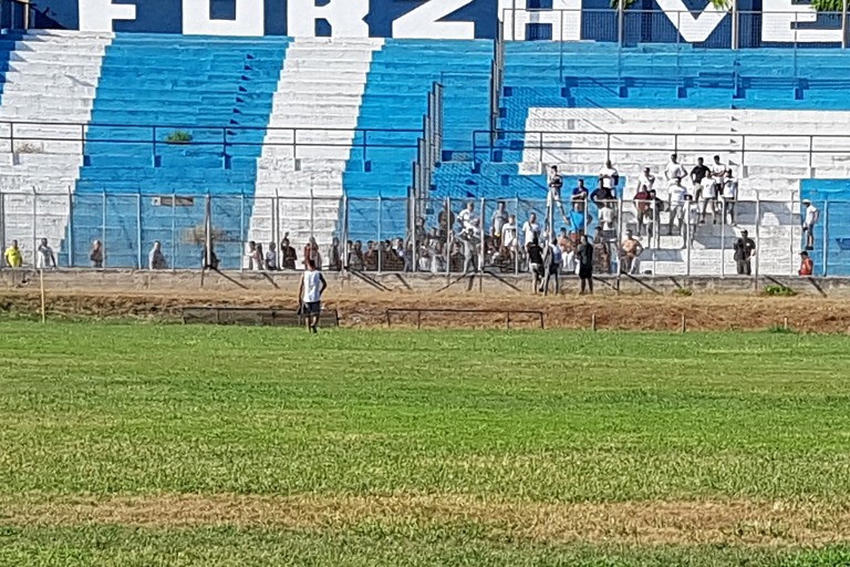 Confronto fra ultras e dirigenza (Foto Marco Cantatore)