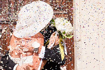 Coriandoli e petali al matrimonio