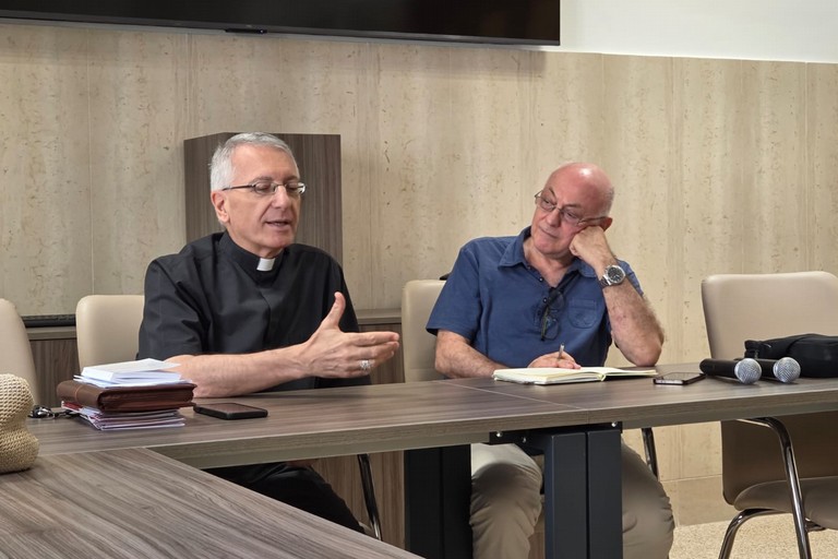 mons.D'Ascenzo - dic.Losappio. <span>Foto Tonino Lacalamita</span>