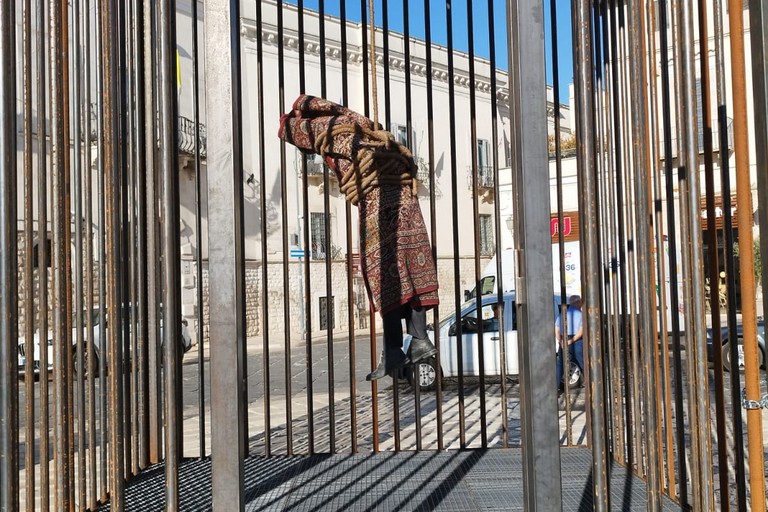 La gabbia di Dario Agrimi. <span>Foto Marina Laurora</span>