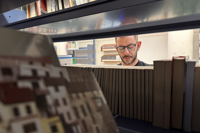 Davide Uria: l'arte contemporanea spiegata con ironia e passione. <span>Foto Tonino Lacalamita</span>