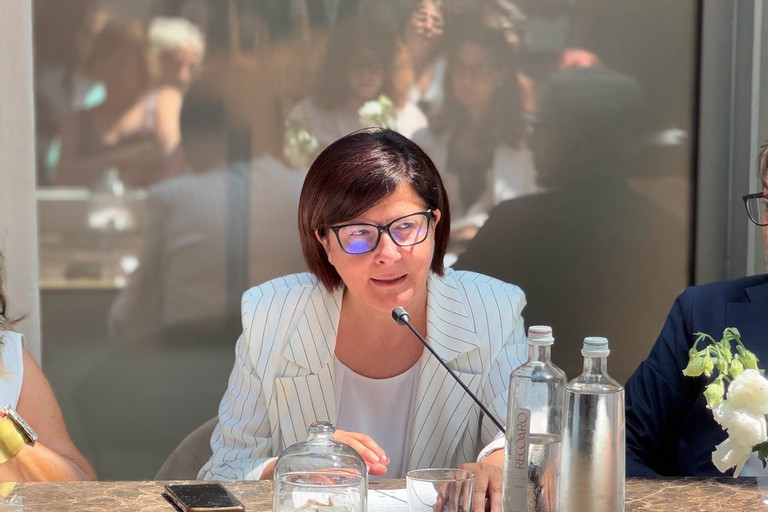 L'Editoriale | Quando la critica politica scade nell'odio: solidarietà a Debora Ciliento e a tutti gli amministratori bersaglio della violenza social