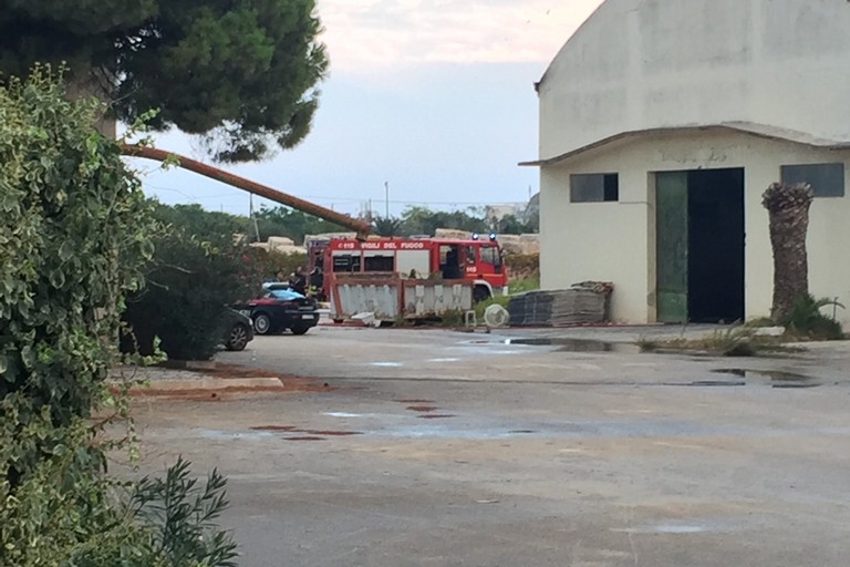 Incendio capannone via Curatoio