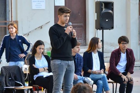 Scuola, istituzione formativa o asservita alle logiche del capitale?