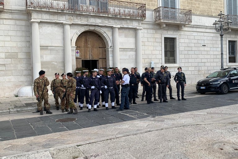 Festa della Repubblica a Trani - Preparativi. <span>Foto Tonino Lacalamita</span>
