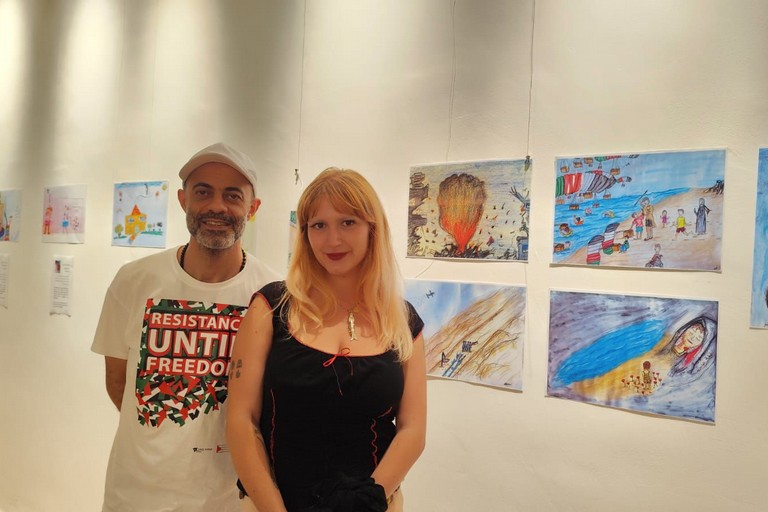 Zaid Ayasa e Anna Gataleta inaugurano heART of Gaza a HUB PortaNova. <span>Foto Carla Anna Penza</span>
