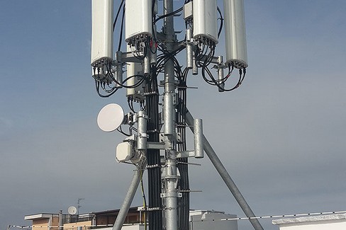 Via Alvarez, nuova antenna