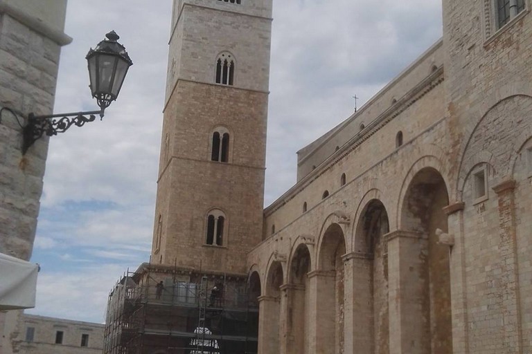 Cattedrale, campanile bicolore dopo i lavori di restauro
