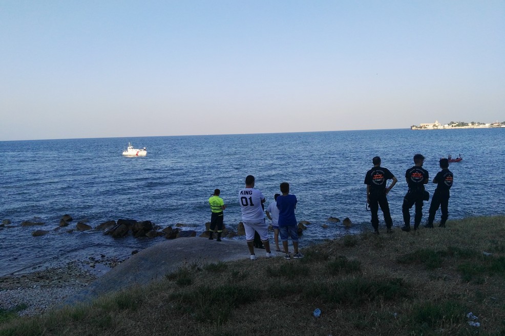 Bagnante viene scambiato per morto sul lungomare di Trani