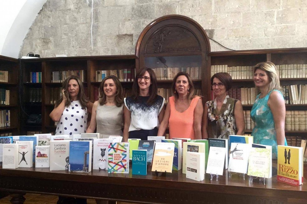 Consegna dei volumi di Dialoghi alla Biblioteca