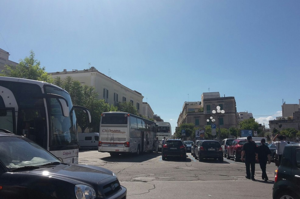 Bus turistici in piazza Plebiscito