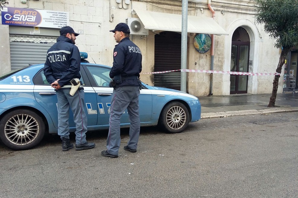 bomba carta davanti a pescheria di corso Regina Elena