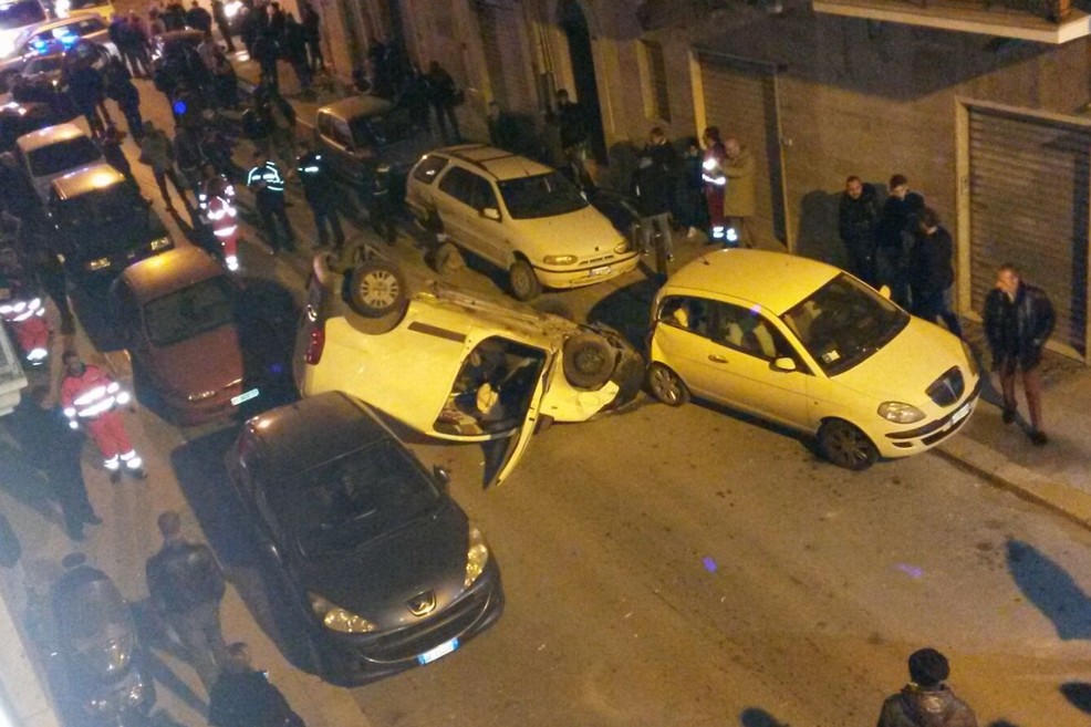 furgone ribaltato in via Amedeo