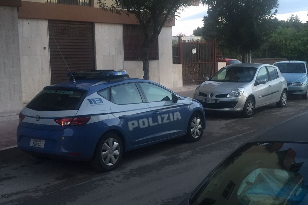 spari in via Cilea, la polizia sul posto spari in via Cilea, la polizia sul posto