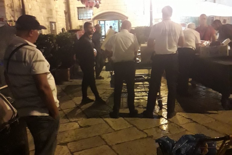 Ambulanti abusivi sul Porto