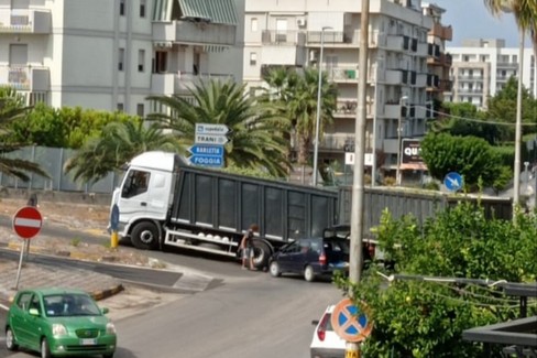 Camion incastrato