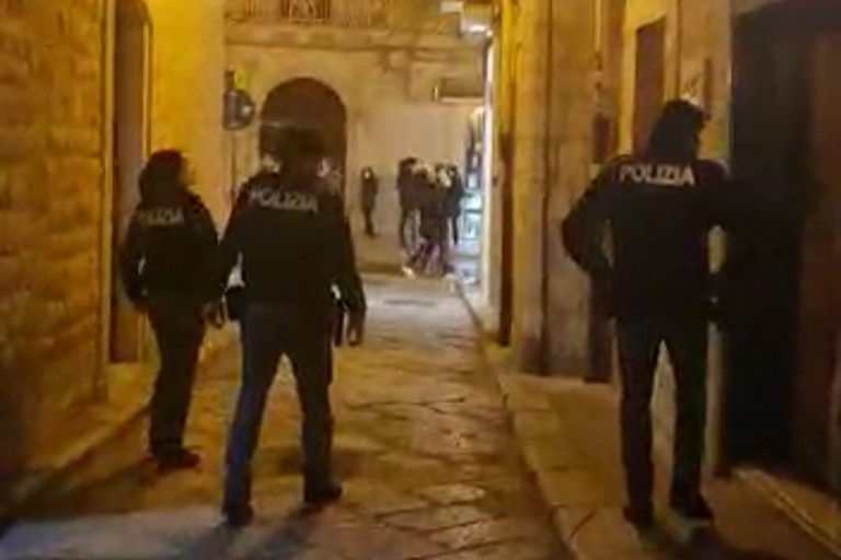 Polizia in via Lagalante