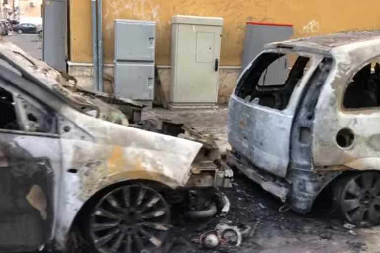 Auto incendiate