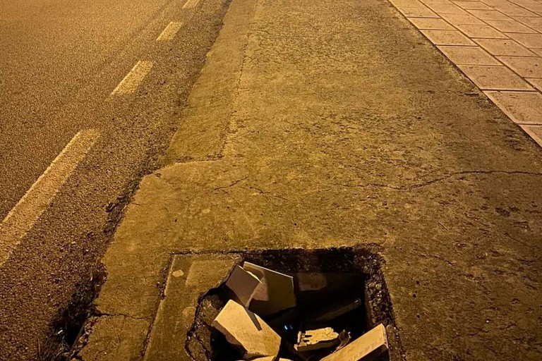 Buche via Annibale Maria di Francia