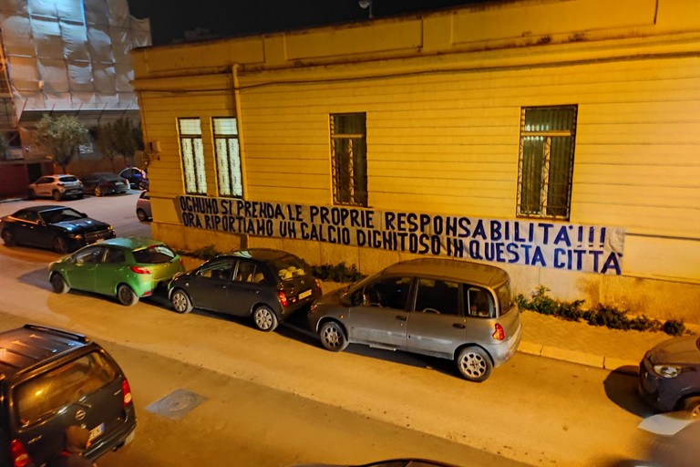 Striscione tifosi calcio