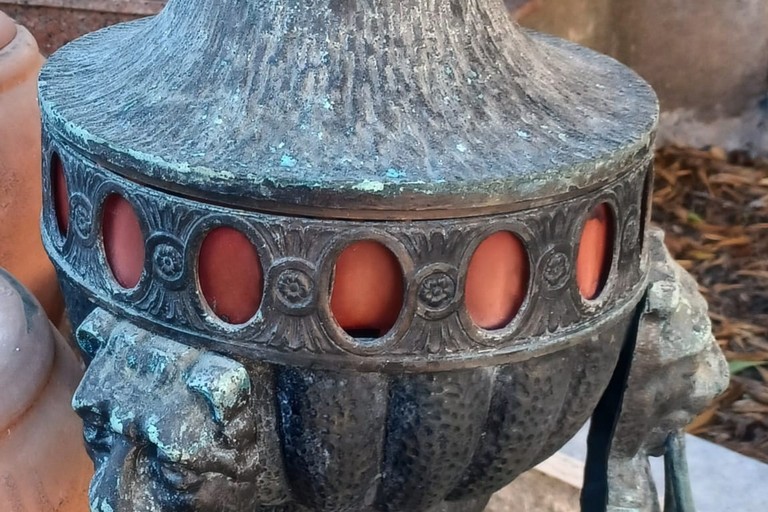 Lume rubato al cimitero