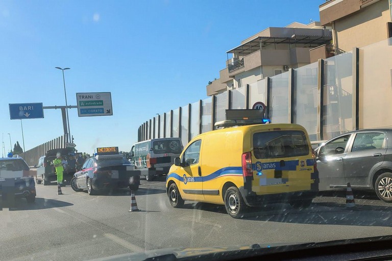 Incidente trani centro Anas  carabinieri