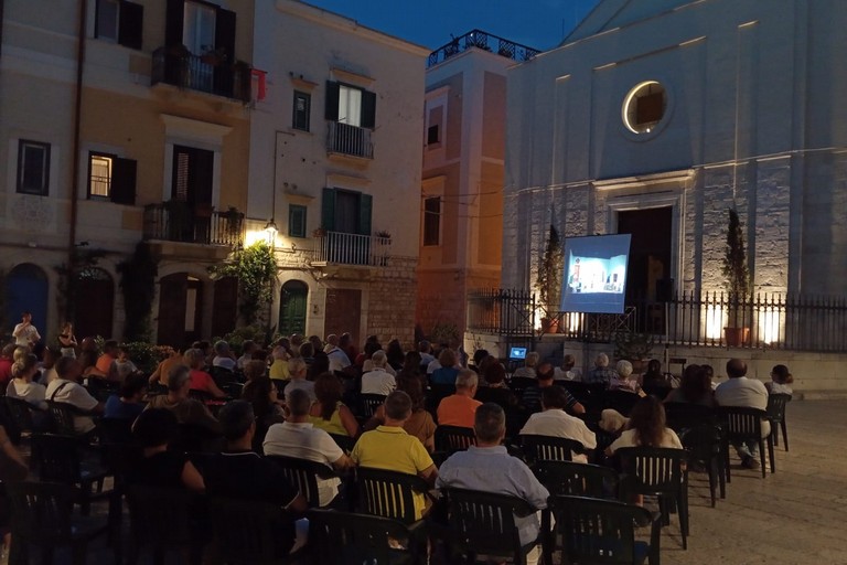 Piazza Tomaselli teatro cinema