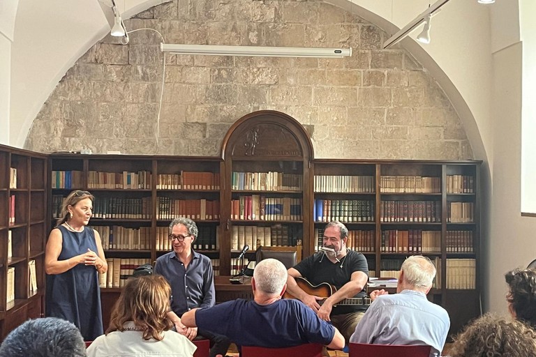 Il ricordo dell’artista e musicista Michele L. Straniero riapproda nella sua amata Trani. <span>Foto Michele Straniero</span>