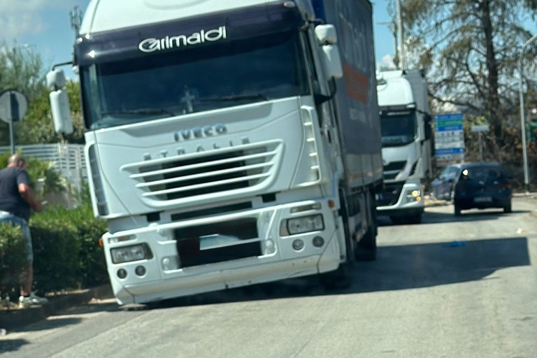 Autoarticolato bloccato