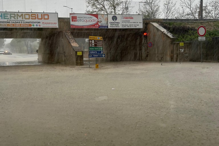 Maltempo a Trani, pioggia battente e disagi diffusi in città
