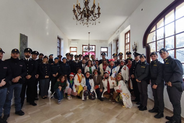 Il treno del sorriso e polizia