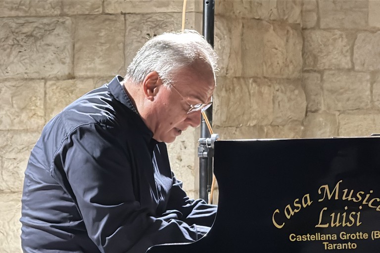 Al Castello Svevo di Trani il M°Pasquale Iannone. <span>Foto Tonino Lacalamita</span>