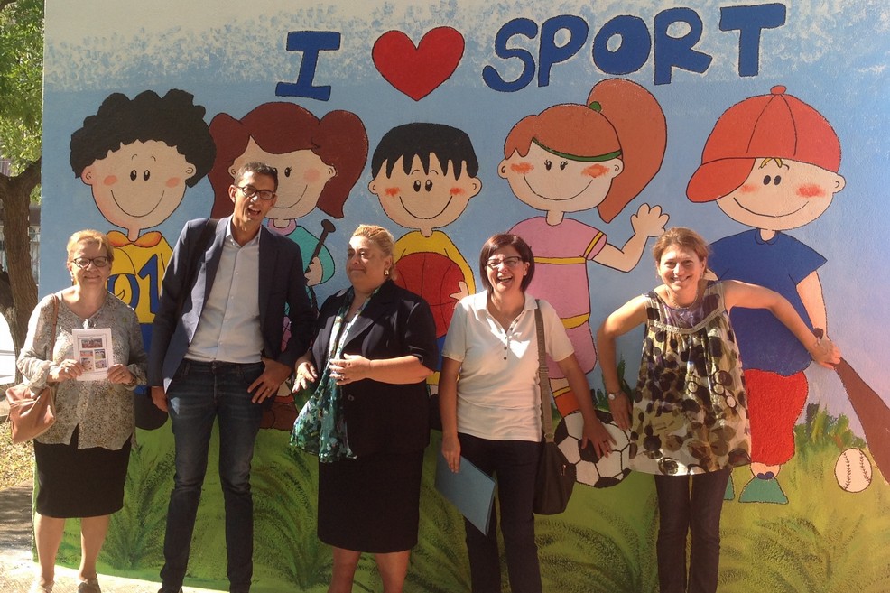 Primo giorno di scuola alla Petronelli, grande festa di benvenuto