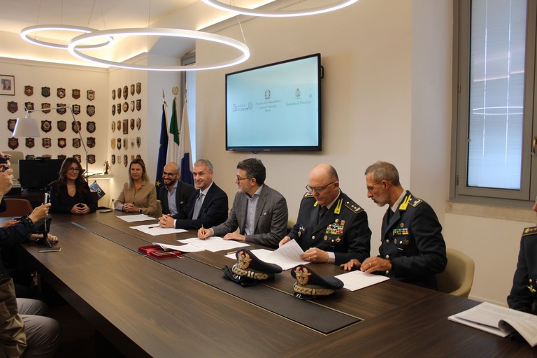 Firma del protocollo investigativo Procura di Trani. <span>Foto Adriana Fabrizio</span>