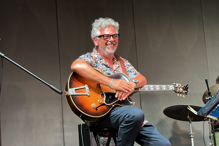 Addio a Guido Di Leone: la chitarra delicata e autorevole del Jazz Pugliese si spegne a 61 anni