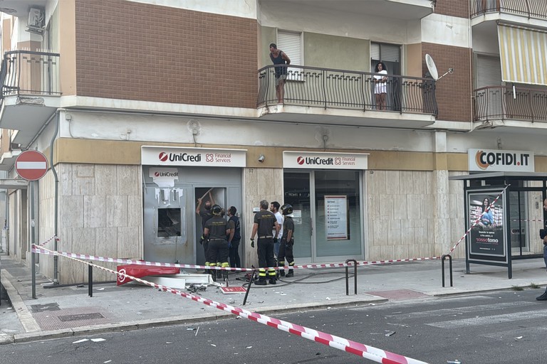 Trani - Assalto al BKT UniCredit