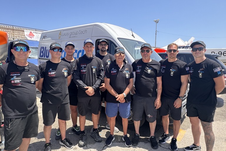 Serafino Barlesi ed il Team Campione d'Europa 3D500 Off Shore. <span>Foto Tonino Lacalamita</span>