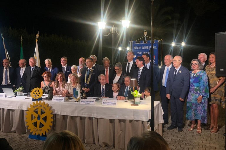 Rotary Club Trani: Passaggio di Consegne e Prospettive Future