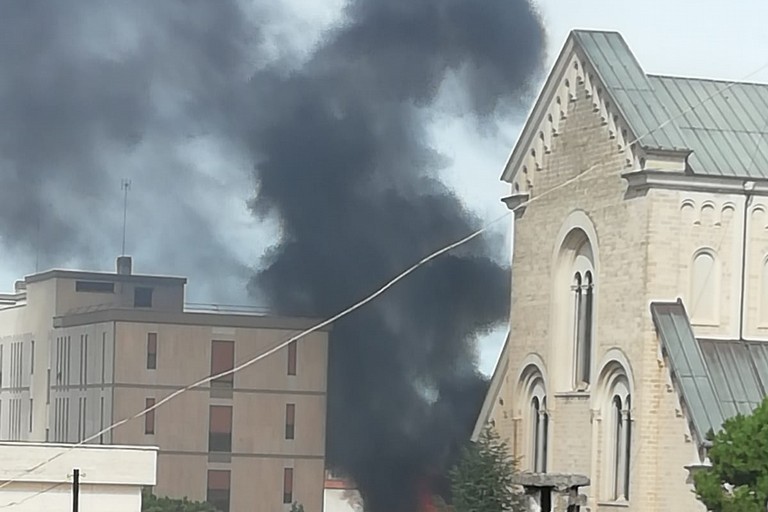 Incendio a Bisceglie