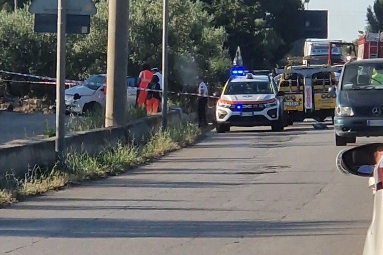 Tragico incidente sulla SP 238 Trani-Corato: muore una 24enne, si riaccende l’allarme sicurezza