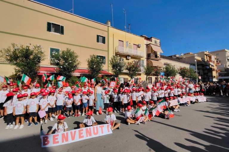 Suona la campanella: inizia il nuovo anno scolastico. Il benvenuto alla scuola 