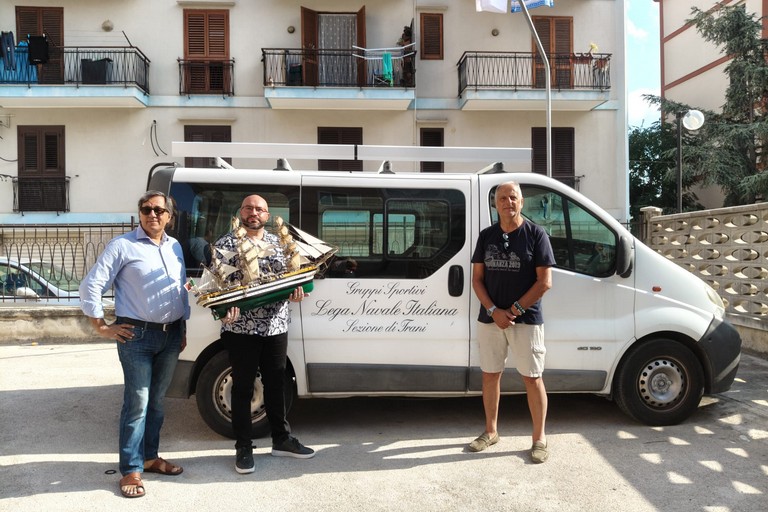 La Lega Navale di Trani riceve in donazione un modello dell’“Amerigo Vespucci”. <span>Foto Adriana Fabrizio</span>