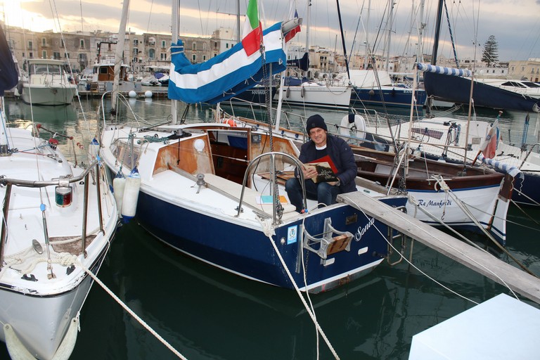 Dottor Luigi Pizzolorusso e la sua barca a vela