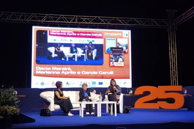 da sinistra: Marianna Aprile, Dacia Maraini e Carola Carulli. <span>Foto Adriana Fabrizio</span>
