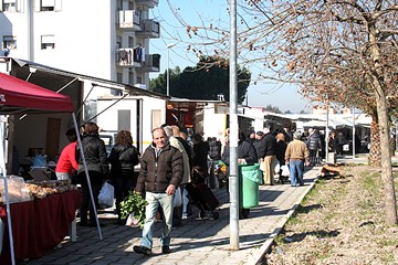 Nuovo mercato in piazza Madre Teresa di Calcutta