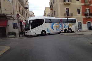 Pullman in piazza Nassirya