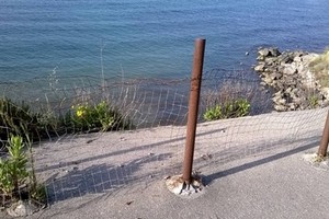 Degrado sul lungomare di Trani