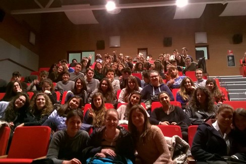 Classe del Liceo De Sanctis a teatro