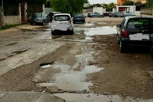 via Mascagni, pavimentazione dissestata