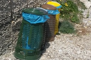 Trespoli sulle spiagge tranesi